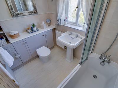 BATHROOM/W.C.